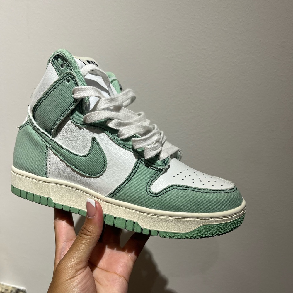Women’s NIKE DUNK HI 1985